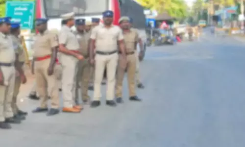 பேளுக்குறிச்சி மாரியம்மன் கோவிலுக்குள் பொதுமக்கள் நுழைய தடை