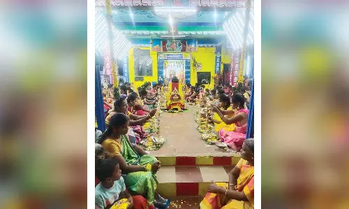 முக்கூடல் அருகே சந்தன மாரியம்மன் கோவிலில் திருவிளக்கு பூஜை