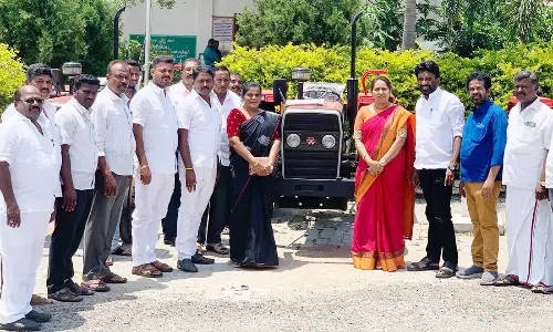 சூளகிரி ஒன்றியத்தில் டிராக்டர் வழங்கும் நிகழ்ச்சி