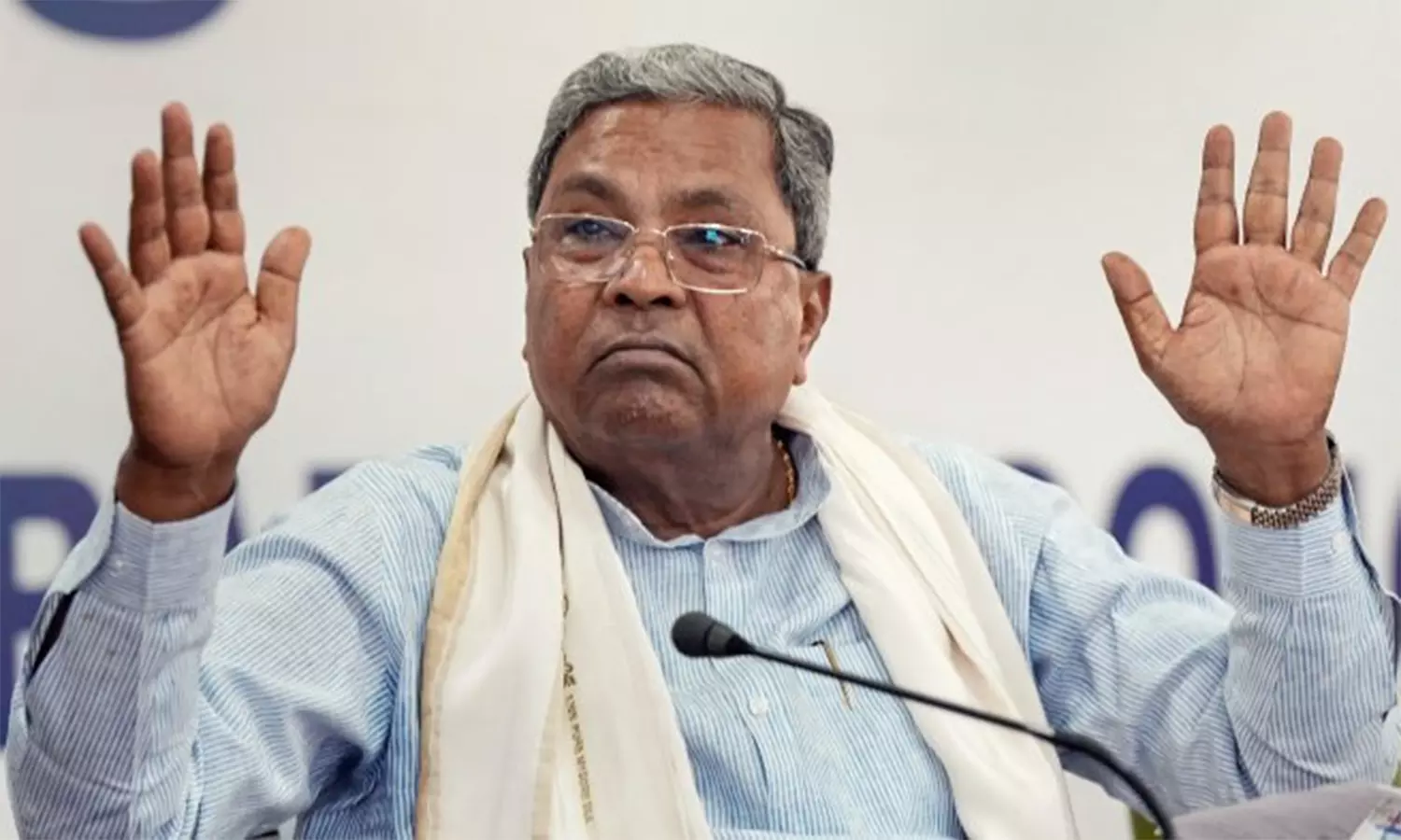 சட்டசபை தேர்தலில் காங்கிரஸ் வெற்றி பெற்றால் முதல்-மந்திரி பதவி யாருக்கு?: சித்தராமையா கருத்தால் சர்ச்சை சட்டசபை தேர்தலில் காங்கிரஸ் வெற்றி பெற்றால் முதல்-மந்திரி பதவி யாருக்கு?: சித்தராமையா கருத்தால் சர்ச்சை