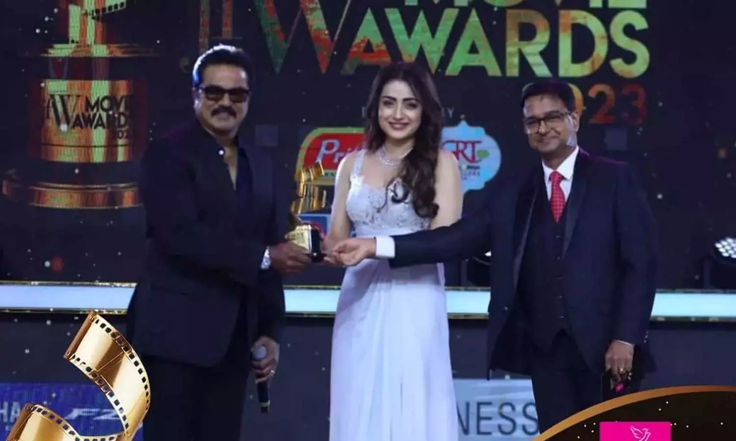 விருது வென்ற திரிஷா