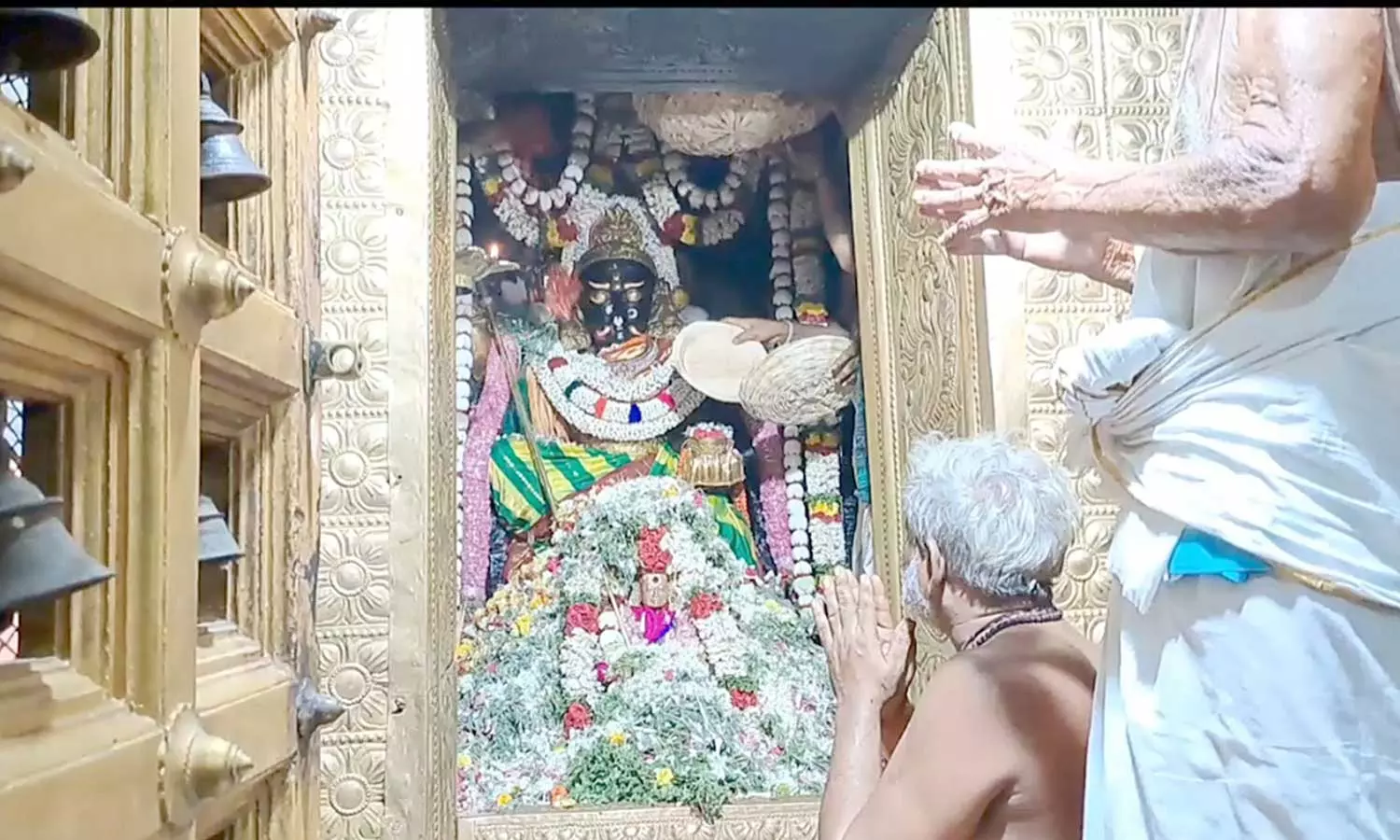 அட்சயலிங்கசாமி கோவிலில் பூச்சொரிதல் விழா