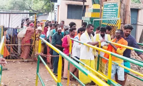 பவுர்ணமியை முன்னிட்டு சதுரகிரியில் குவிந்த பக்தர்கள்