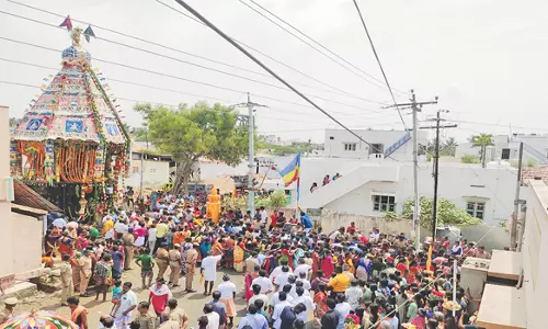பரமத்திவேலூரில் மகா மாரியம்மன் கோவில் தேரோட்டம்