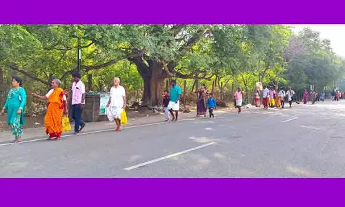 பங்குனி உத்திர விழா: பவுர்ணமி கிரிவலமாக வந்து திரளான பக்தர்கள் வழிபாடு