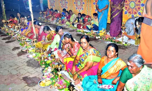 மேலூரில் திருவிளக்கு பூஜை