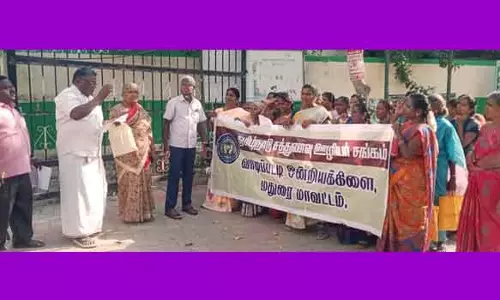 சத்துணவு ஊழியர்கள் ஆர்ப்பாட்டம்