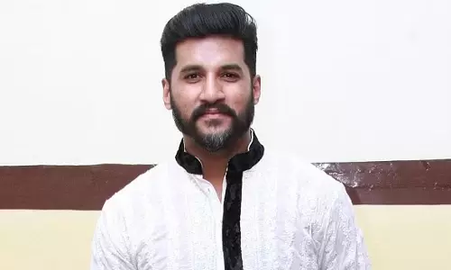 பாடகர் விஜய் யேசுதாஸ் வீட்டில் நகை கொள்ளை.. பணியாளர்களிடம் விசாரணை