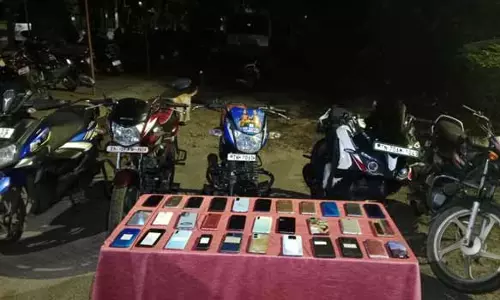 பெங்களூரில் ஆவணங்கள் இன்றி எடுத்து செல்லப்பட்ட ரூ.53 லட்சம் மதிப்புள்ள பொருட்கள் பறிமுதல்