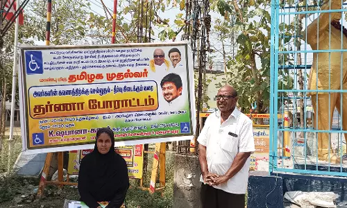 அரூரில் மாற்றுத்திறனாளி பெண் தர்ணா போராட்டம்