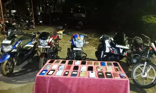 ஓசூரில் கத்தியை காட்டி வழிப்பறி செய்த கொள்ளையர்கள் 8 பேர் கைது