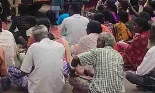 சட்டவிரோத மது விற்பனையை தடுக்கக்கோரி பொதுமக்கள் மறியல்