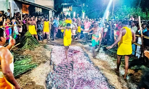 மலை மாரியம்மன் கோவிலில் தீமிதி திருவிழா