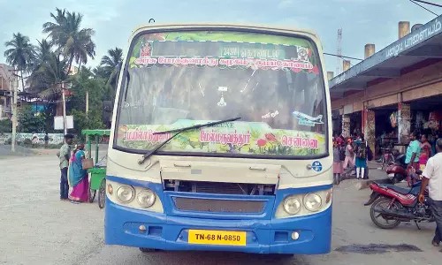 சீர்காழியில், பள்ளி நேரத்தில் கூடுதல் பஸ்கள் இயக்கம்