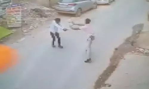 வல்லவனுக்கு செங்கலும் ஆயுதம்... துப்பாக்கியால் மிரட்டிய நபரை துணிச்சலுடன் மடக்கிய கான்ஸ்டபிள்