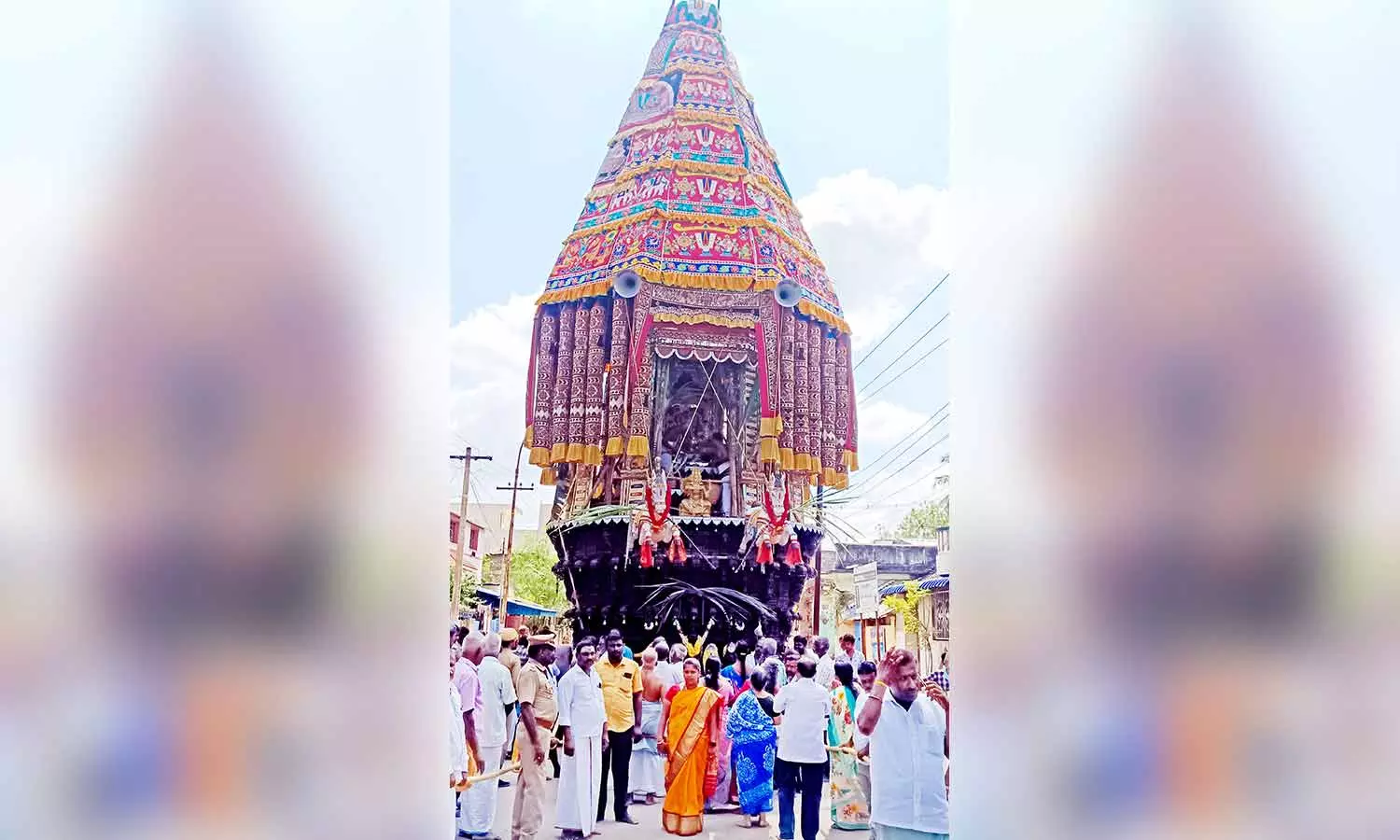 மயிலாடுதுறை திருஇந்தளூர் பரிமள ரெங்கநாதர் கோயிலில் பங்குனி உத்திர தேரோட்டம் மயிலாடுதுறை திருஇந்தளூர் பரிமள ரெங்கநாதர் கோயிலில் பங்குனி உத்திர தேரோட்டம்