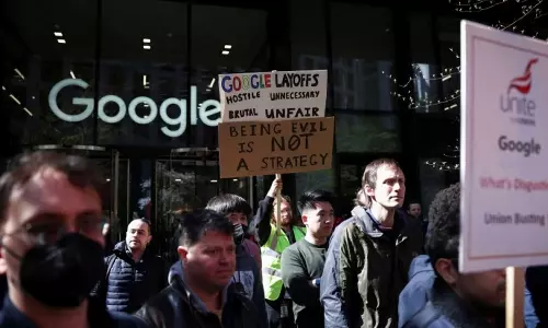 பணிநீக்கம் எதிரொலி - வீதியில் இறங்கி போராடிய கூகுள் ஊழியர்கள்