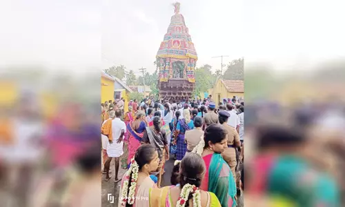 கரட்டூரில் உள்ள விஜயகிரி வடபழனியாண்டவர்கோவிலில் பங்குனி உத்திர தேரோட்டம்