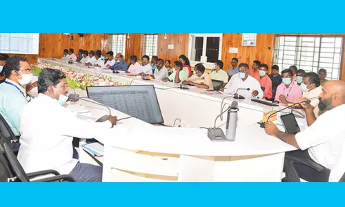 மாணவர்களின் இடைநிற்றலை கண்டறிந்து நடவடிக்கை எடுக்க வேண்டும்-கலெக்டர் அறிவுறுத்தல்