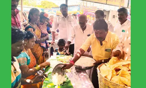 தி.மு.க.வினர் அன்னதானம்