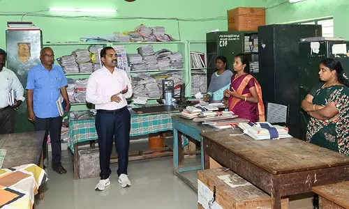 எஸ்.புதூர்-சிங்கம்புணரி ஊராட்சி ஒன்றிய அலுவலகங்களில் கலெக்டர் ஆய்வு