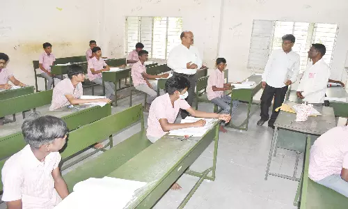 10-ம் வகுப்பு பொதுத்தேர்வு இன்று தொடங்கியது: கடலூர், விழுப்புரம் கலெக்டர்கள் தேர்வு மையங்களில் ஆய்வு