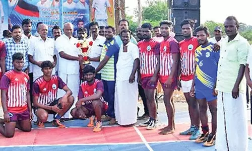 சாத்தான்குளம் அருகே மின்னொளி கபடி போட்டி - புளியங்குளம் அணிக்கு முதல் பரிசு