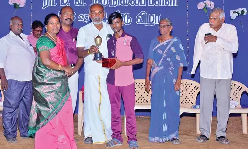 உடன்குடி அருகே நடுநிலைப்பள்ளி ஆண்டு விழா