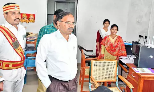 விவசாயிகளின் தரவுகளை பதிவேற்றம் செய்யும் பணி குறித்து கலெக்டர் ஆய்வு