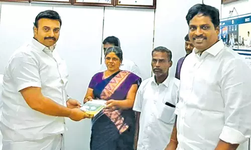 மணிமுத்தாறு மலைப்பகுதிக்கு பொதுமக்கள் இடையூறு இன்றி செல்ல அனுமதி அளிக்க வேண்டும்- வனத்துறை அமைச்சரிடம் வலியுறுத்தல்