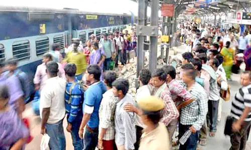 சர்தார் வேதரத்தனம் பெயரில் வேதாரண்யத்தில் இருந்து டெல்லிக்கு வாராந்திர விரைவு ரெயில் இயக்க வேண்டும்