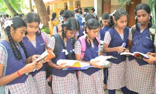 கோவையில் இன்று 157 மையங்களில் 10-ம் வகுப்பு தேர்வு தொடங்கியது.