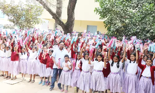 பள்ளிகளில் பயிலும் 8745 மாணவர்களுக்கு ரூ.7 லட்சம் மதிப்பிலான வாட்டர் பாட்டில்கள்