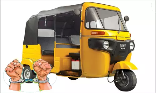 தொழிலாளியை தாக்கிய ஆட்டோ டிரைவர் கைது