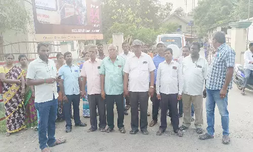 ரேசன் கடை பணியாளர்கள் ஆர்ப்பாட்டம்