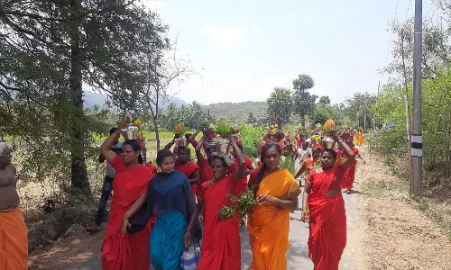 பெண்கள் 108 பால்குட அபிஷேகம்