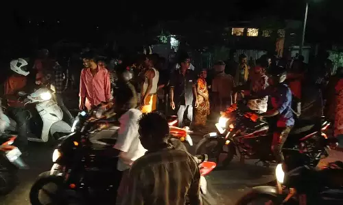 பல்லடம் அருகே விபத்துகளை தடுக்க கோரி பொதுமக்கள் சாலை மறியல்