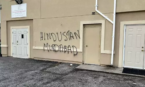 கனடாவில் இந்து கோவில் மீது வெறுப்புணர்ச்சியை தூண்டும் வகையில் வாசகம் - இந்தியா கண்டனம்