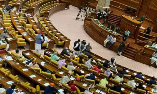 பஞ்சாப் தேர்தலுக்கு மீண்டும் சிக்கல்... உச்ச நீதிமன்ற தீர்ப்பை நிராகரித்து பாகிஸ்தான் பாராளுமன்றத்தில் தீர்மானம்