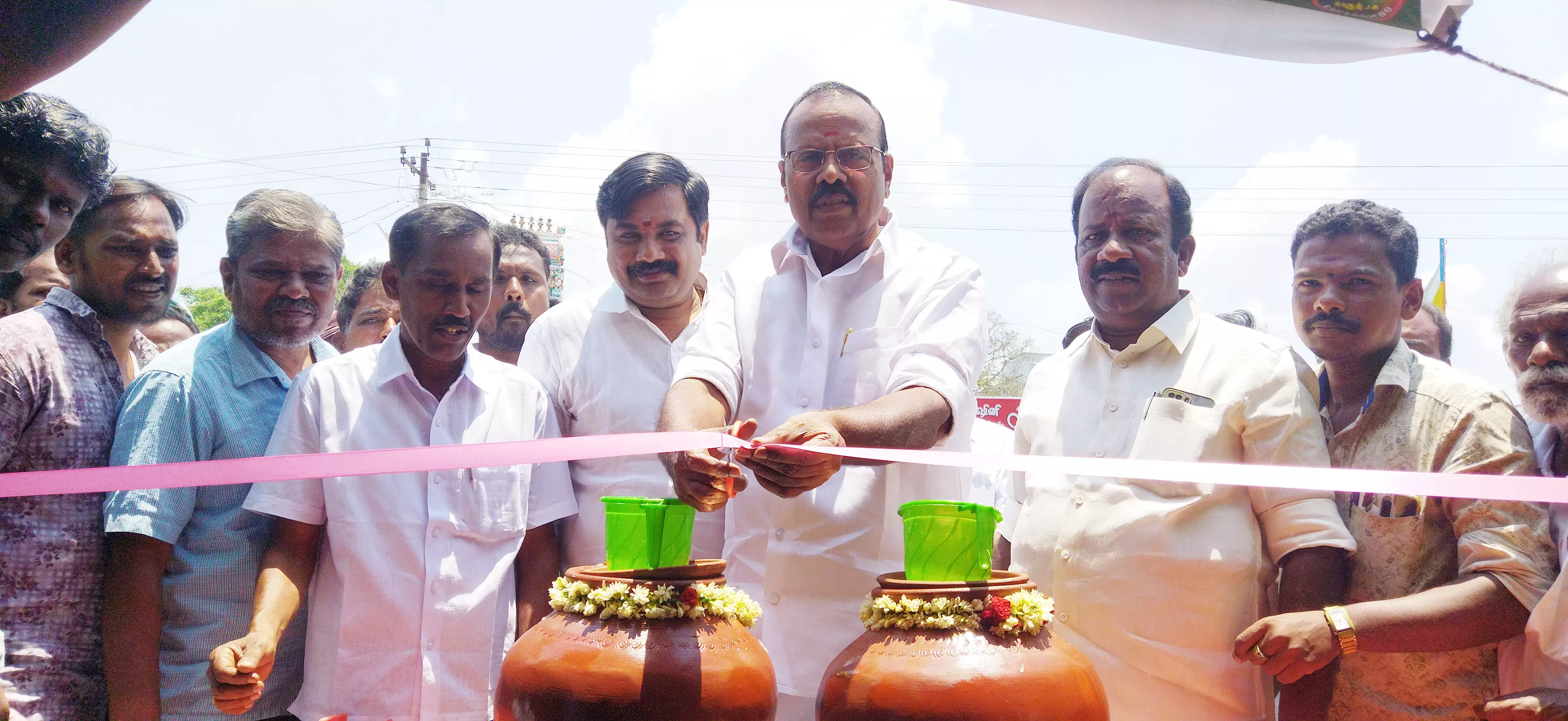 அ.ம.மு.க. சார்பில் தண்ணீர் பந்தல் திறப்பு அ.ம.மு.க. சார்பில் தண்ணீர் பந்தல் திறப்பு