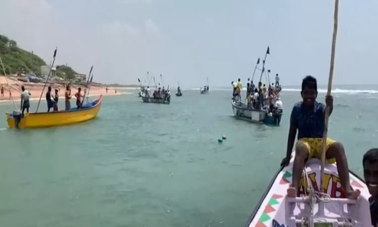 நீண்டகால பிரச்சினைக்கு தீர்வு: நெம்மேலியில் ரூ.25 கோடியில் தூண்டில் வளைவு மீனவர்கள் வரவேற்பு நீண்டகால பிரச்சினைக்கு தீர்வு: நெம்மேலியில் ரூ.25 கோடியில் தூண்டில் வளைவு மீனவர்கள் வரவேற்பு