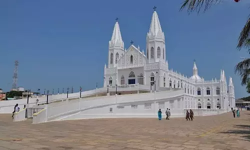 வேளாங்கண்ணி புனித ஆரோக்கியமாதா பேராலயத்தில் புனித வெள்ளி ஆராதனை நிகழ்ச்சி இன்று நடக்கிறது