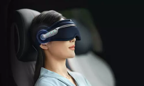 பாட்டுக் கேட்டுக் கொண்டே கண்களுக்கு மசாஜ் செய்து கொள்ளாம்... பிலிப்ஸ் ஸ்மார்ட் ஐ மசாஜர் அறிமுகம்!