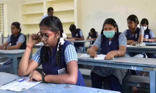 10-ம் வகுப்பு பொதுதேர்வு; முதல்நாளில் 160 பேர் ஆப்சென்ட்