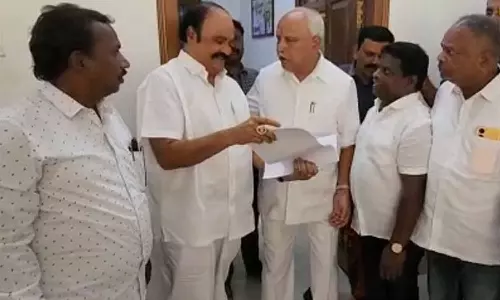 கர்நாடக முன்னாள் முதல்வர் எடியூரப்பாவுடன் ஓபிஎஸ் அணியினர் சந்திப்பு