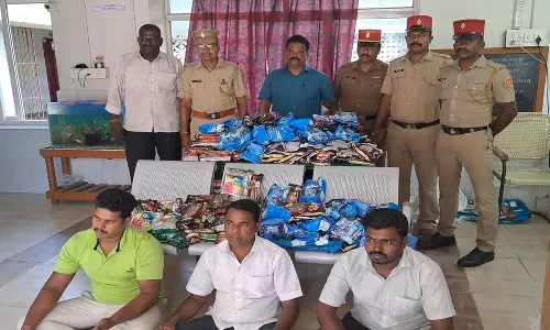 காரைக்கால் அருகே தடை செய்யப்பட்ட புகையிலை பொருட்கள் விற்ற 3 பேர் கைது