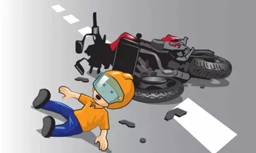 மோட்டார் சைக்கிள் மோதி முதியவர் படுகாயம்