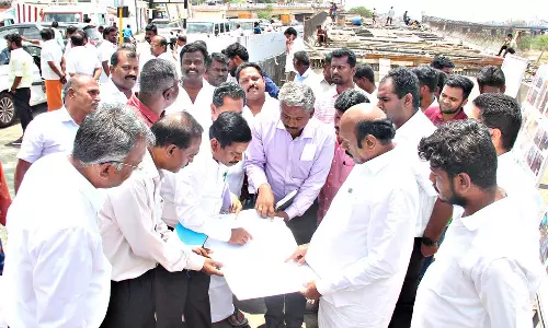 தமிழக அரசின் பணிகளுக்கு கவர்னர் முட்டுக்கட்டையாக இருக்கிறார்- அமைச்சர் ஏ.வ.வேலு குற்றச்சாட்டு