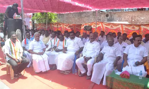 காங்கிரசார் சத்தியாகிரக போராட்டம்