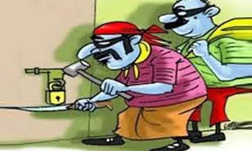 வீட்டின் பூட்டை உடைத்து 18 பவுன் நகை கொள்ளை